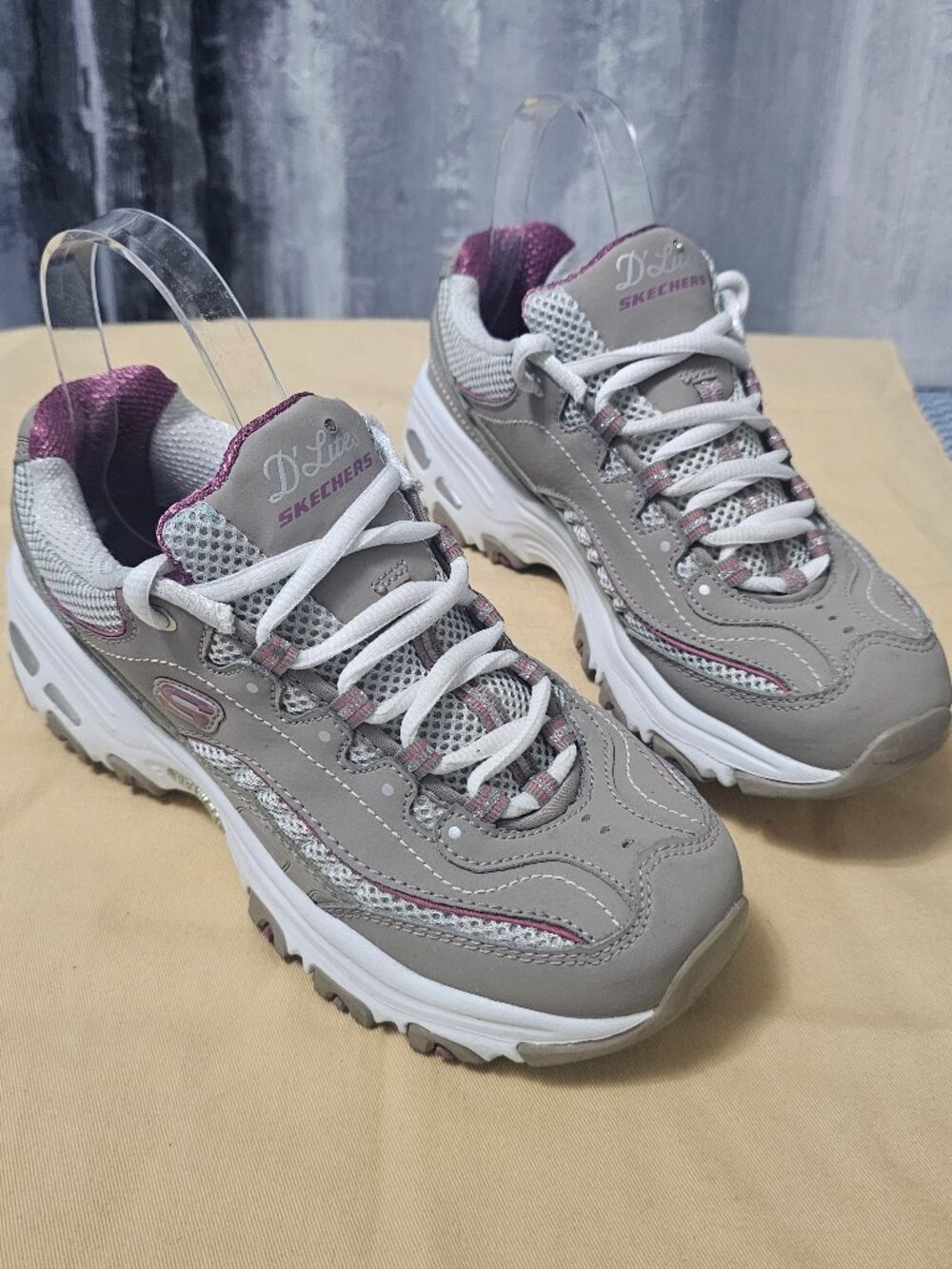 Skechers D'Lites Gray Purple White Women's Daily Wear Athletic Sneakers Size 6 - Picture 2 of 7